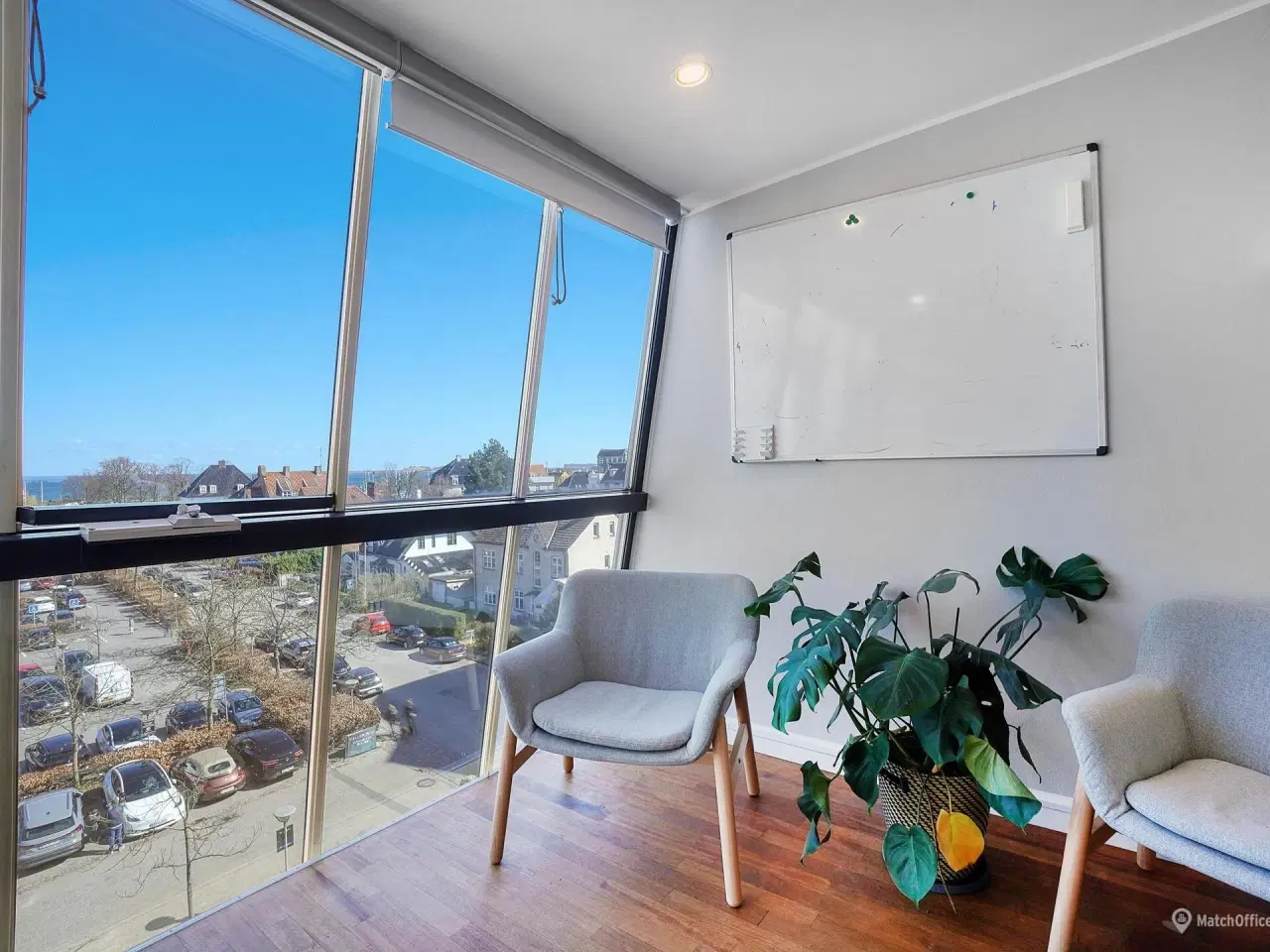 Billede 9 - Kontor i Hellerups smørhul med store glaspartier og kig til Øresund