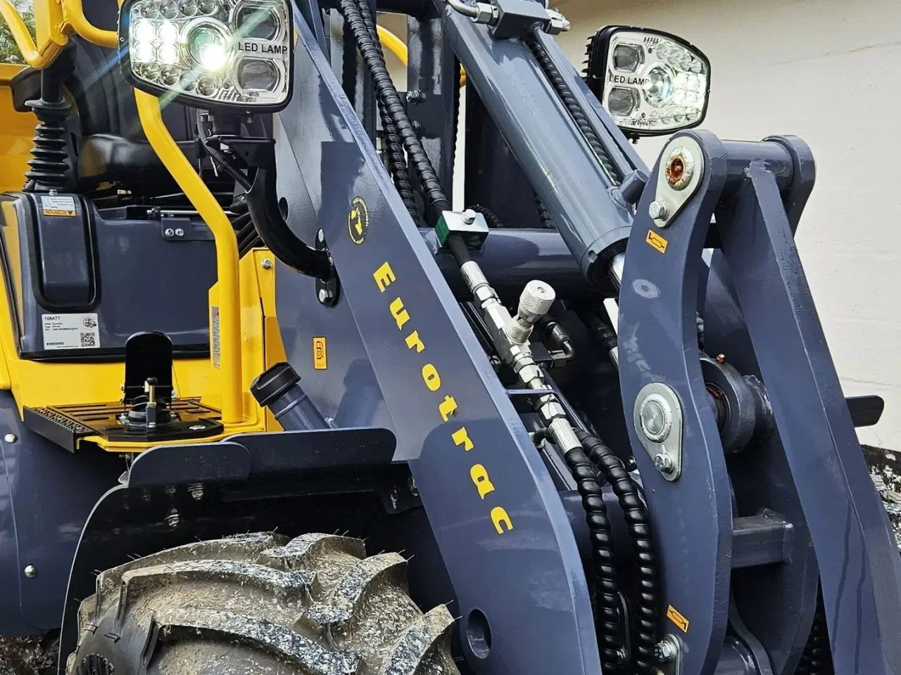 Billede 22 - Eurotrac W11 / fabriksny / skovl & gafler / Kubota motor