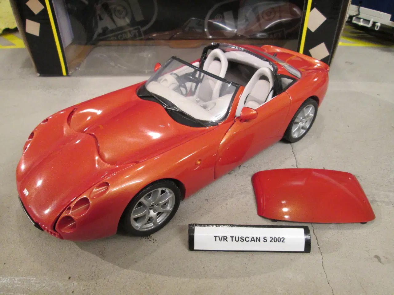 Billede 1 - Modelbil  1:18   Tvr Tuscan   Jadi  