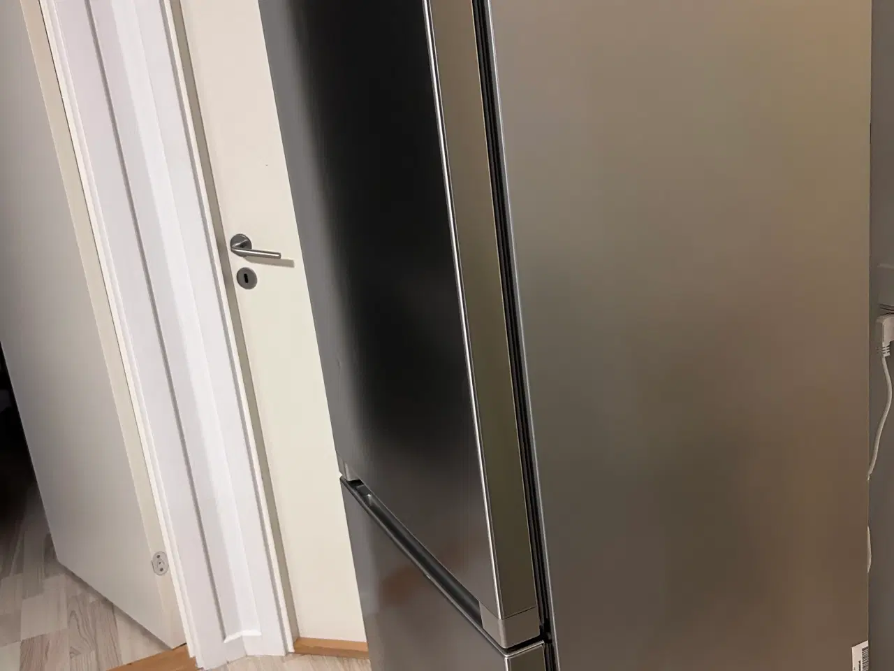 Billede 2 - Flot og velholdt Vestfrost kølefrys i stål