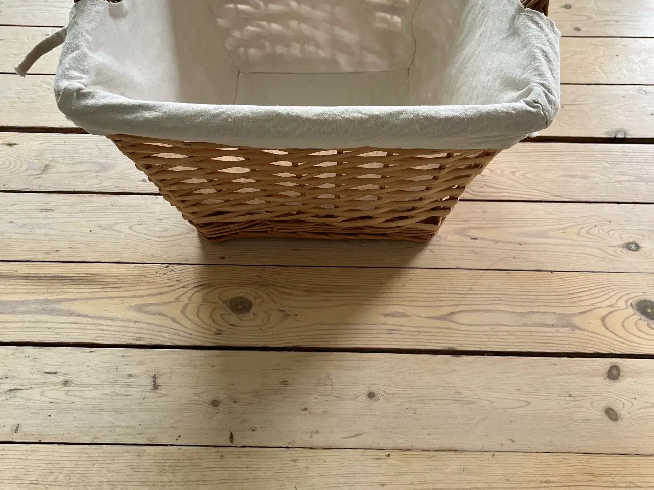 Billede 1 - Fletkurv til opbevaring 