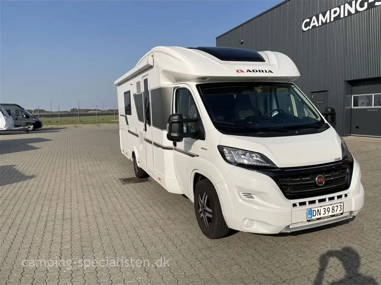 Billede 2 - 2020 - Adria Coral Plus 670 SLT   Pæn og meget velholdt Adria Coral Plus 670 SL fra 2020 - Kan nu opleves hos Camping-Specialisten i Silkeborg