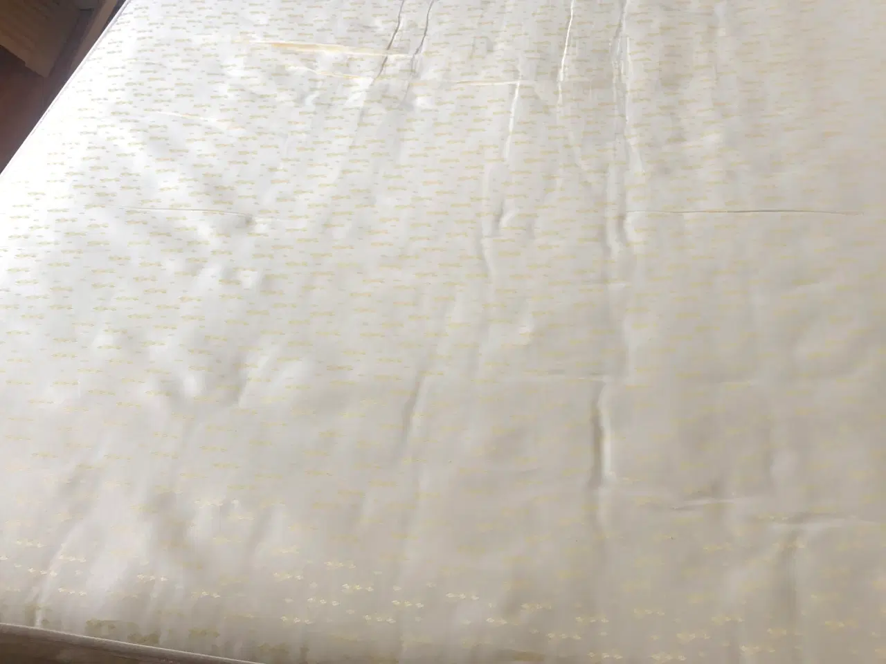 Billede 1 - Seng med meder mål200x140x45.