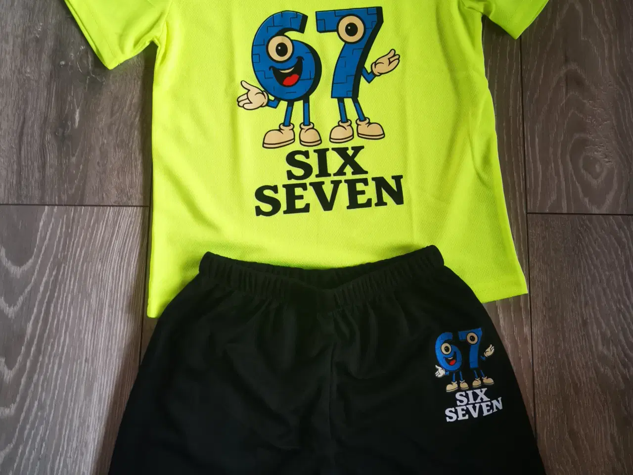 Billede 2 - Six Seven T-shirt + kort bukser 