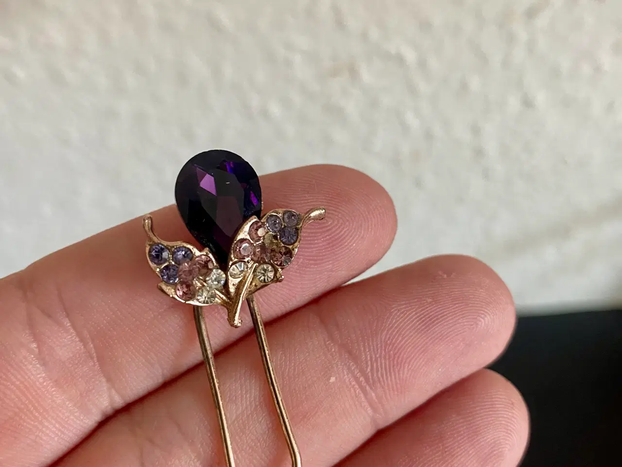 Billede 2 - Hårnål med lilla sten