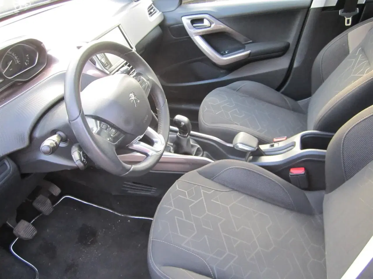 Billede 5 - Peugeot 2008 1,2 VTi Allure Sky 82HK