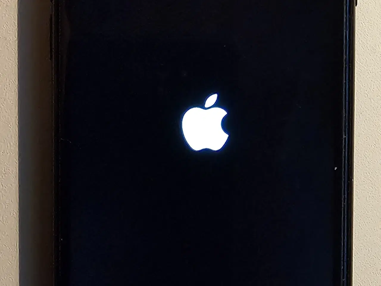 Billede 2 - iPhone SE 2.gen 128 GB Sort