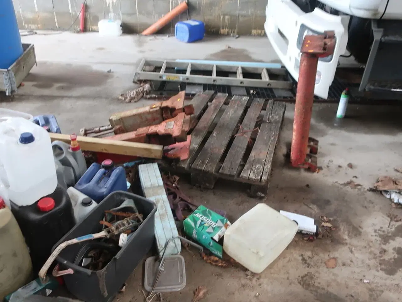 Billede 8 - Div. Dunke, haveredskaber, løftestroppe, arbejdsborde, værktøj m.m.