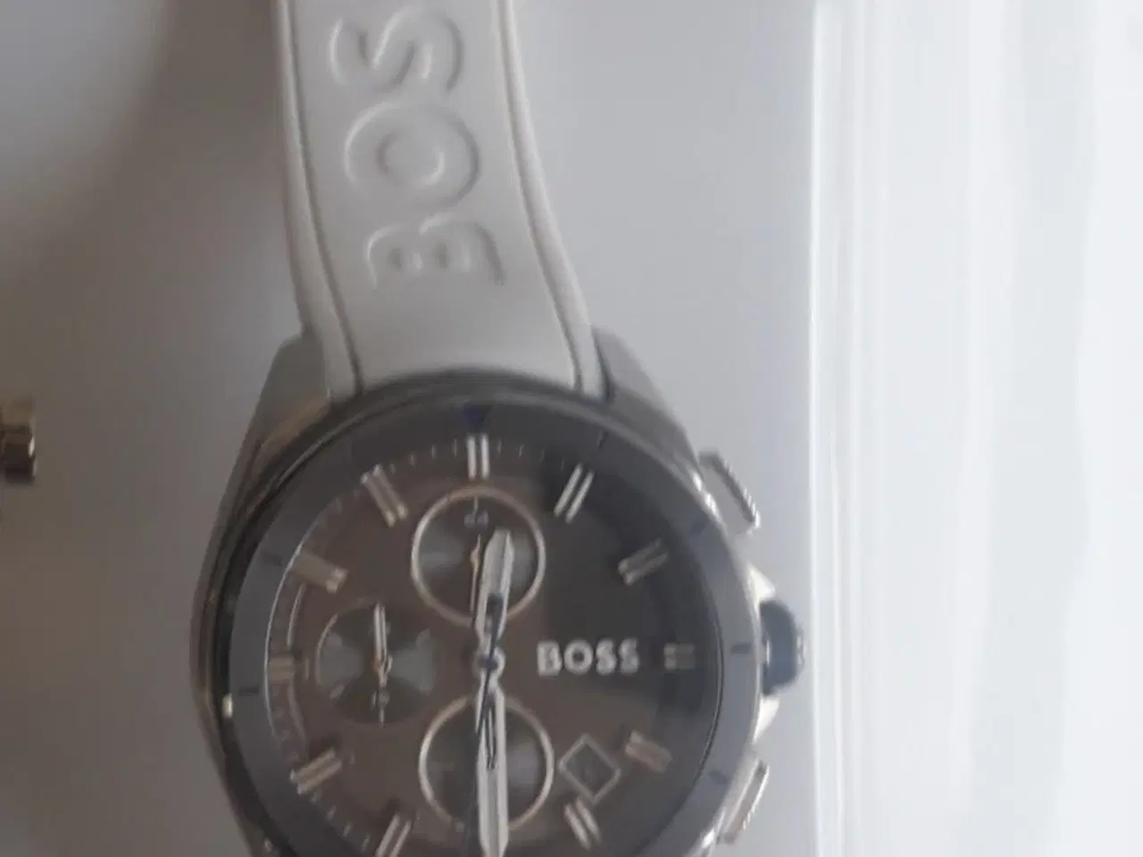 Billede 6 - Hugo Boss trøjere og ur med hvid gummirem 