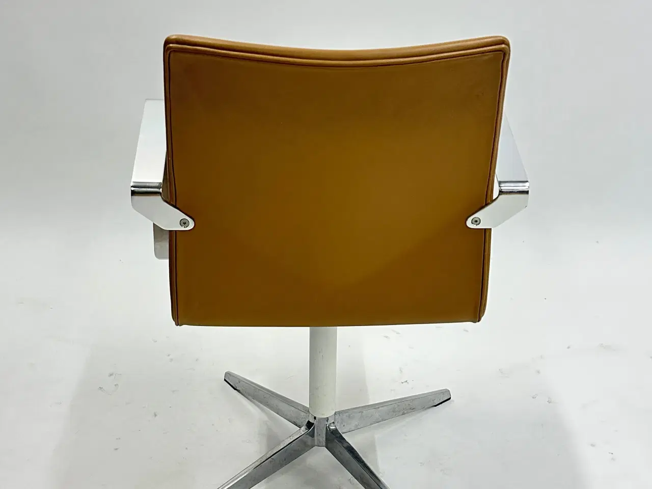 Billede 5 - Four Design - 4-Cast® XL Mødestol (Lysebrun m. krom armlæn)