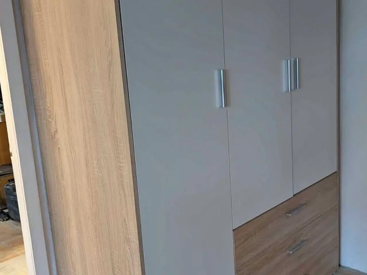 Billede 1 - Flot og rummeligt garderobeskab fra Jysk 