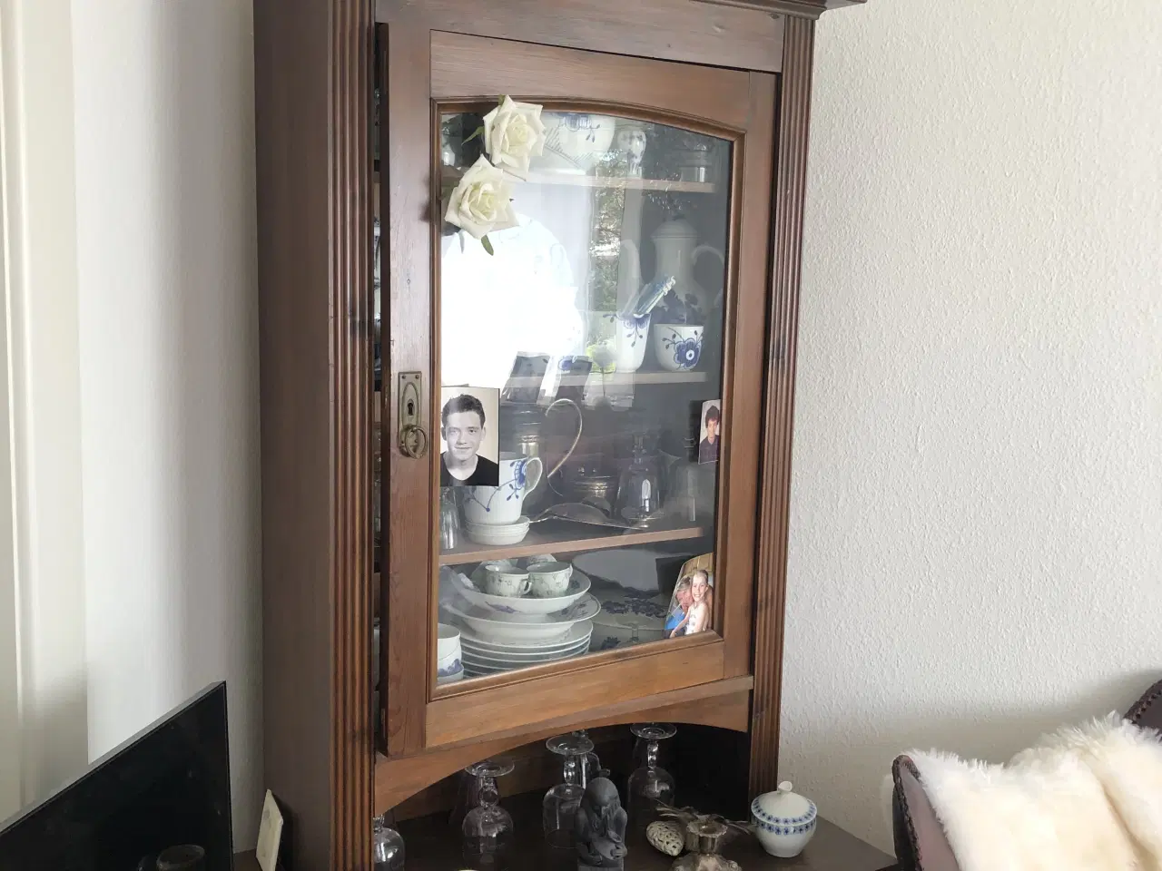 Billede 1 - Super lækkert vitrineskab