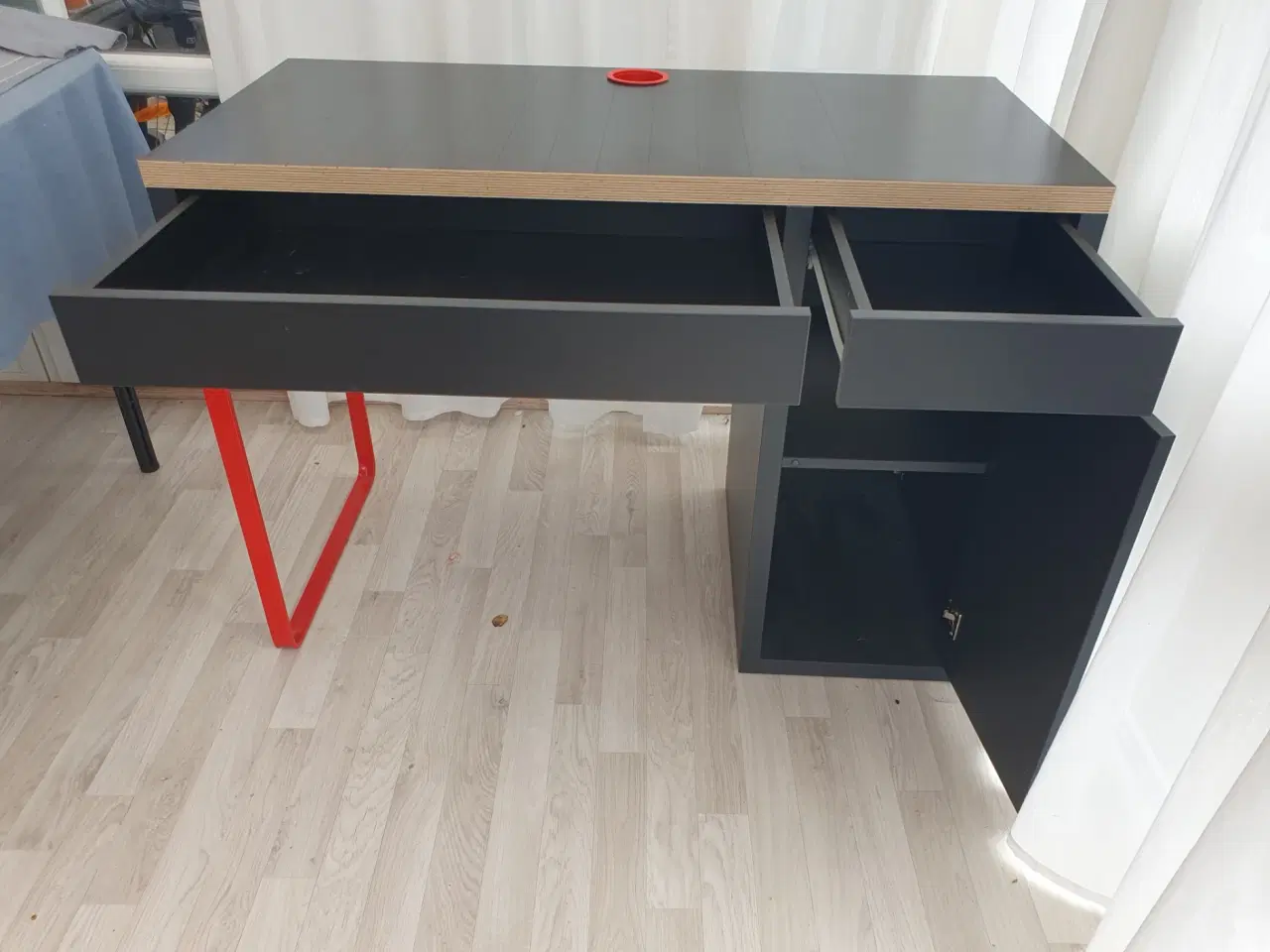 Billede 1 - Skrivebord