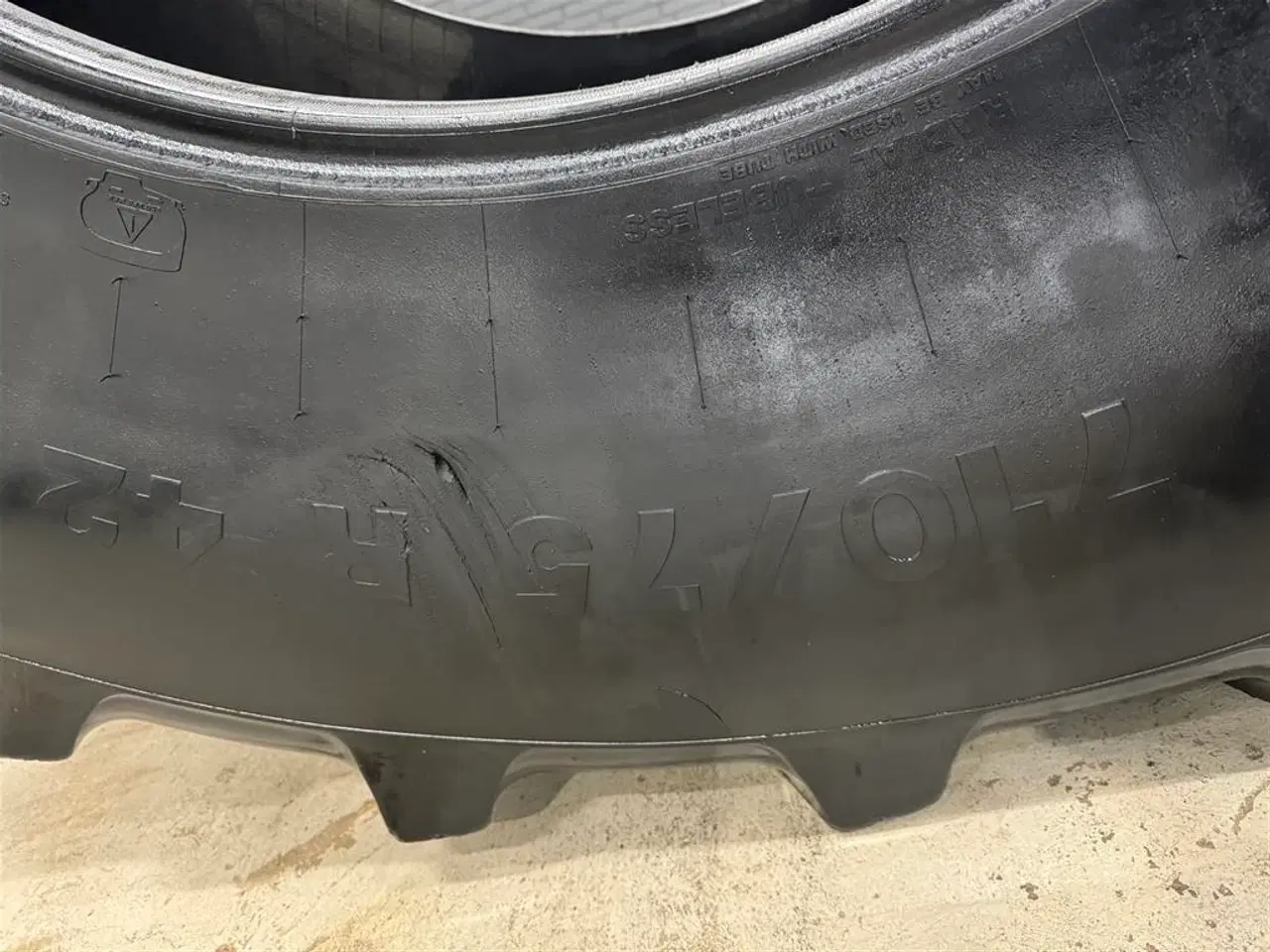 Billede 5 - Vredestein 710/75R42