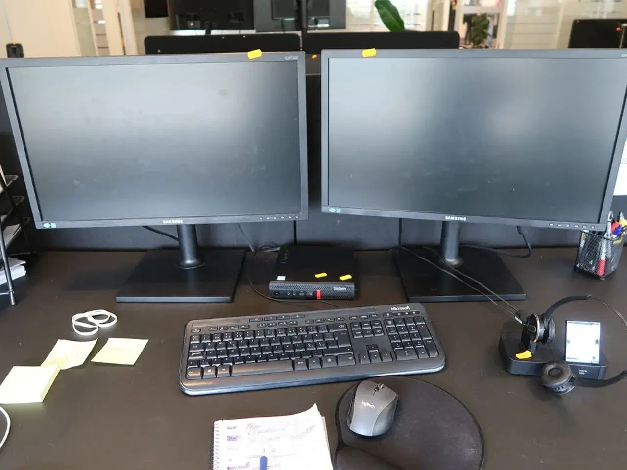 Billede 1 - 2 stk. computerskærme SAMSUNG S24C450/S24E450, tastatur og mus