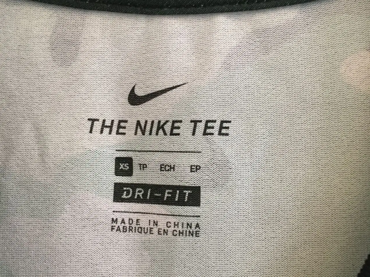 Billede 3 - Nike tee og Adidas tights