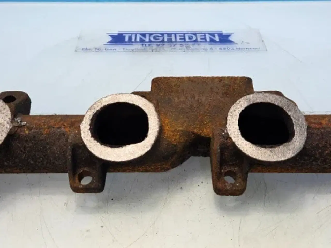 Billede 5 - New Holland  675TA   Udstødningsmanifold  87802798