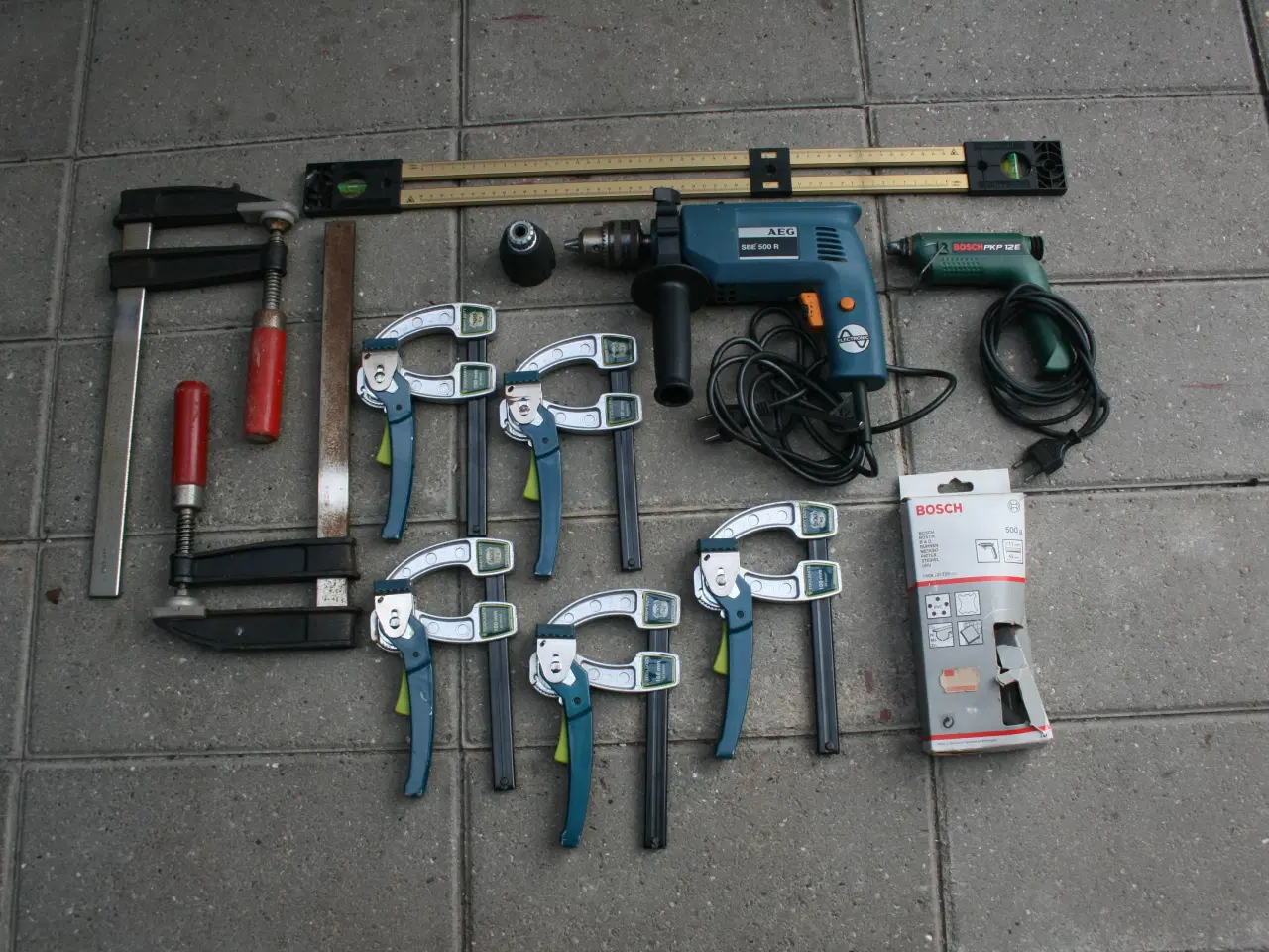 Billede 1 - Håndværktøj, boremaskine, vaterpas, limpistol m.v.