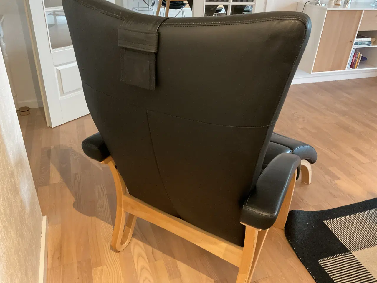 Billede 4 - Clio lænestol med tilhørende skammel