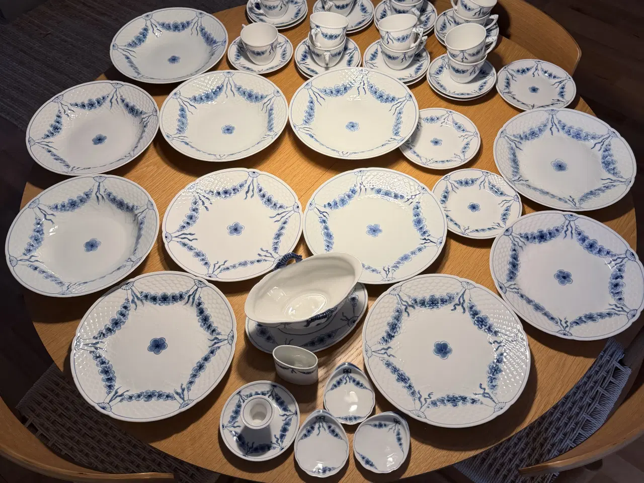 Billede 1 - Sælges billigt! Bing og Grøndahl empire