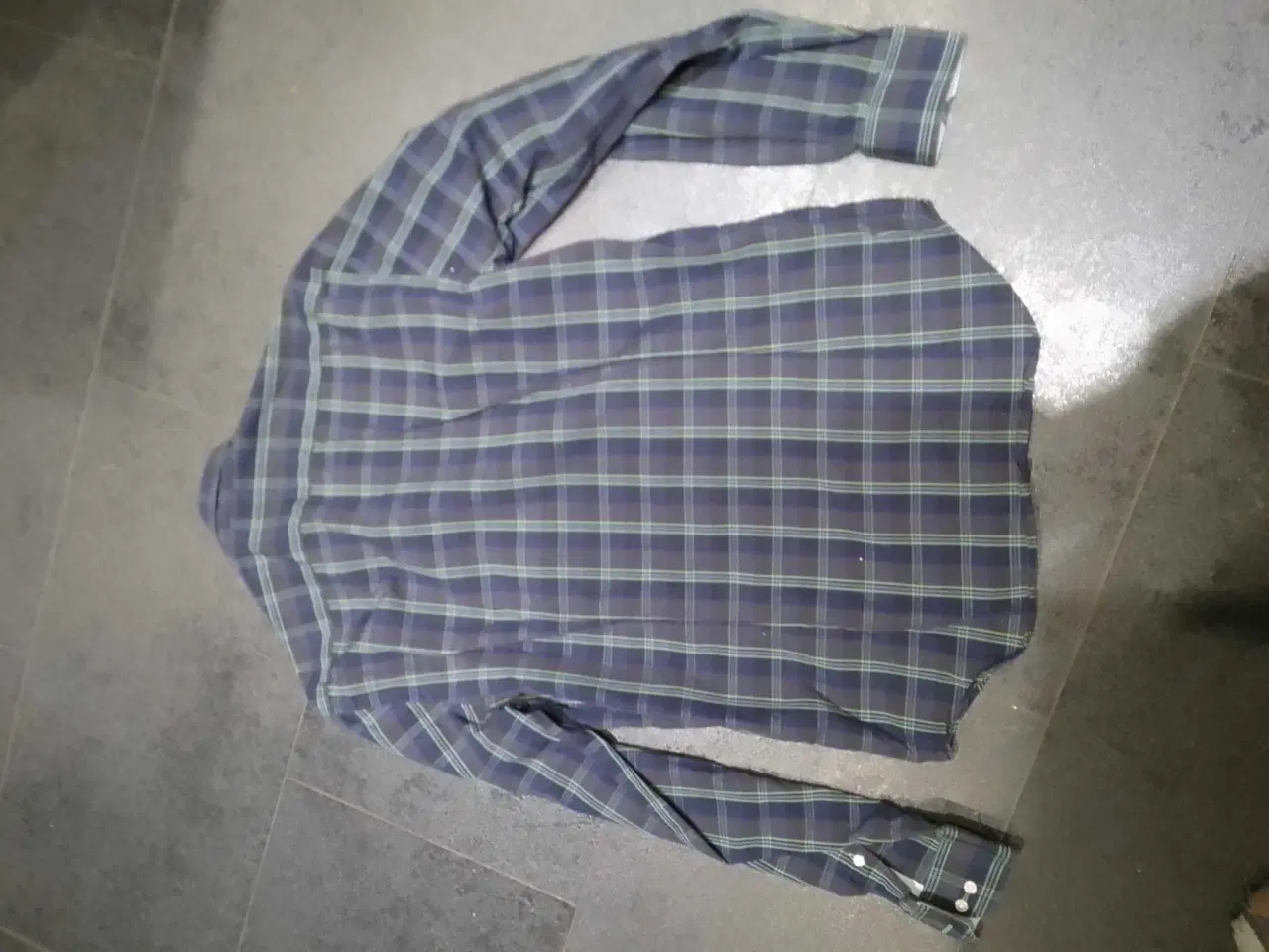 Billede 3 - Ternet skjorte str m