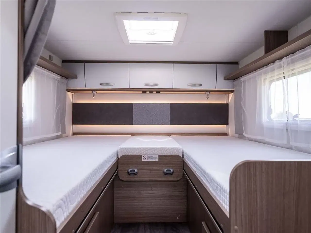 Billede 3 - 2021 - Carado I 447 Clever + Edition   Topudstyret Helintegreret Carado