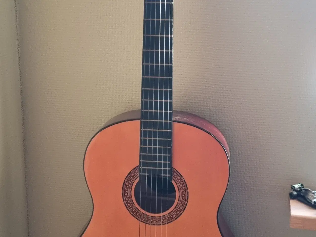 Billede 2 - Klassisk guitar med vægbeslag