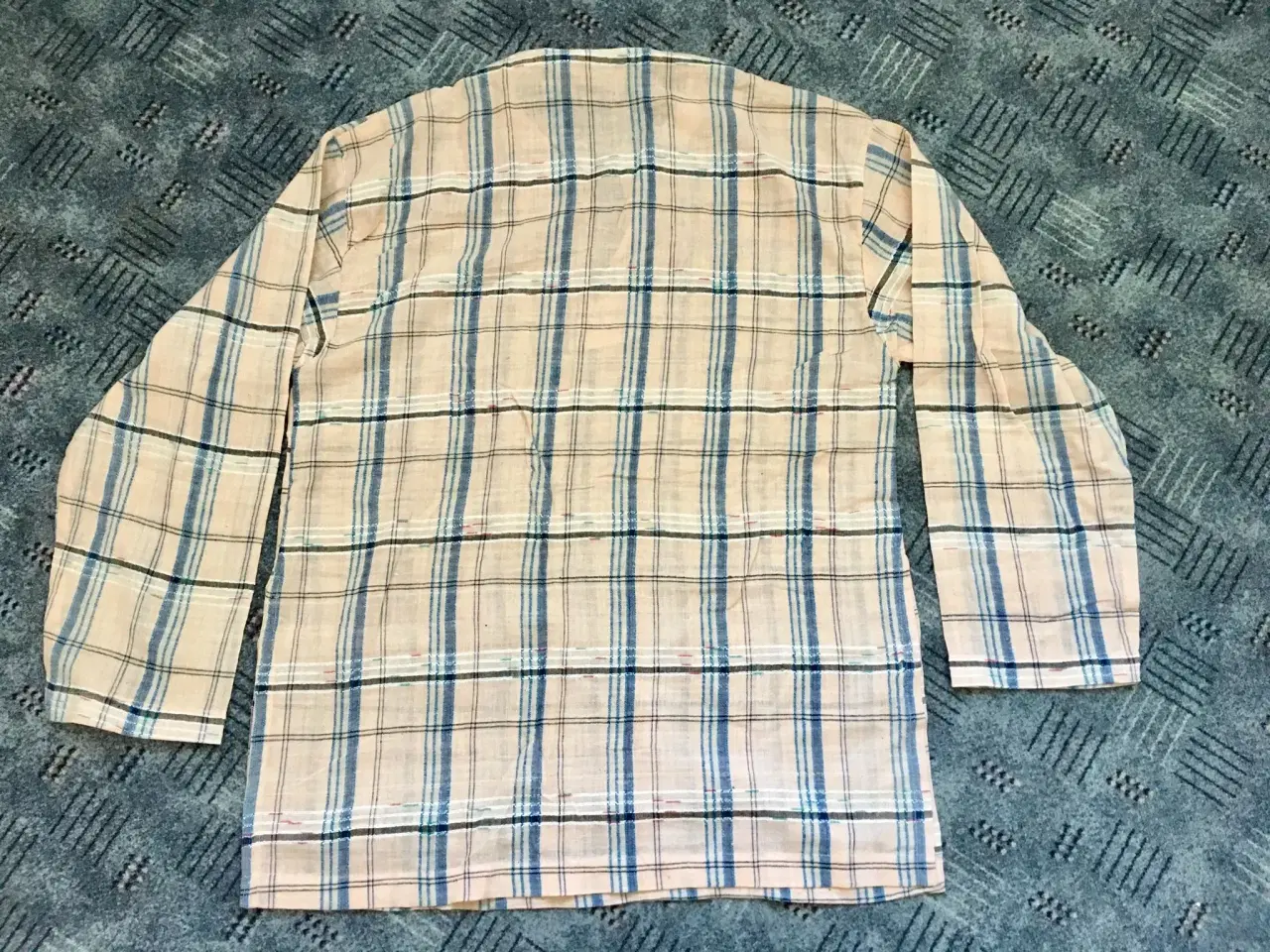 Billede 2 - Fin ternet bluse til salg