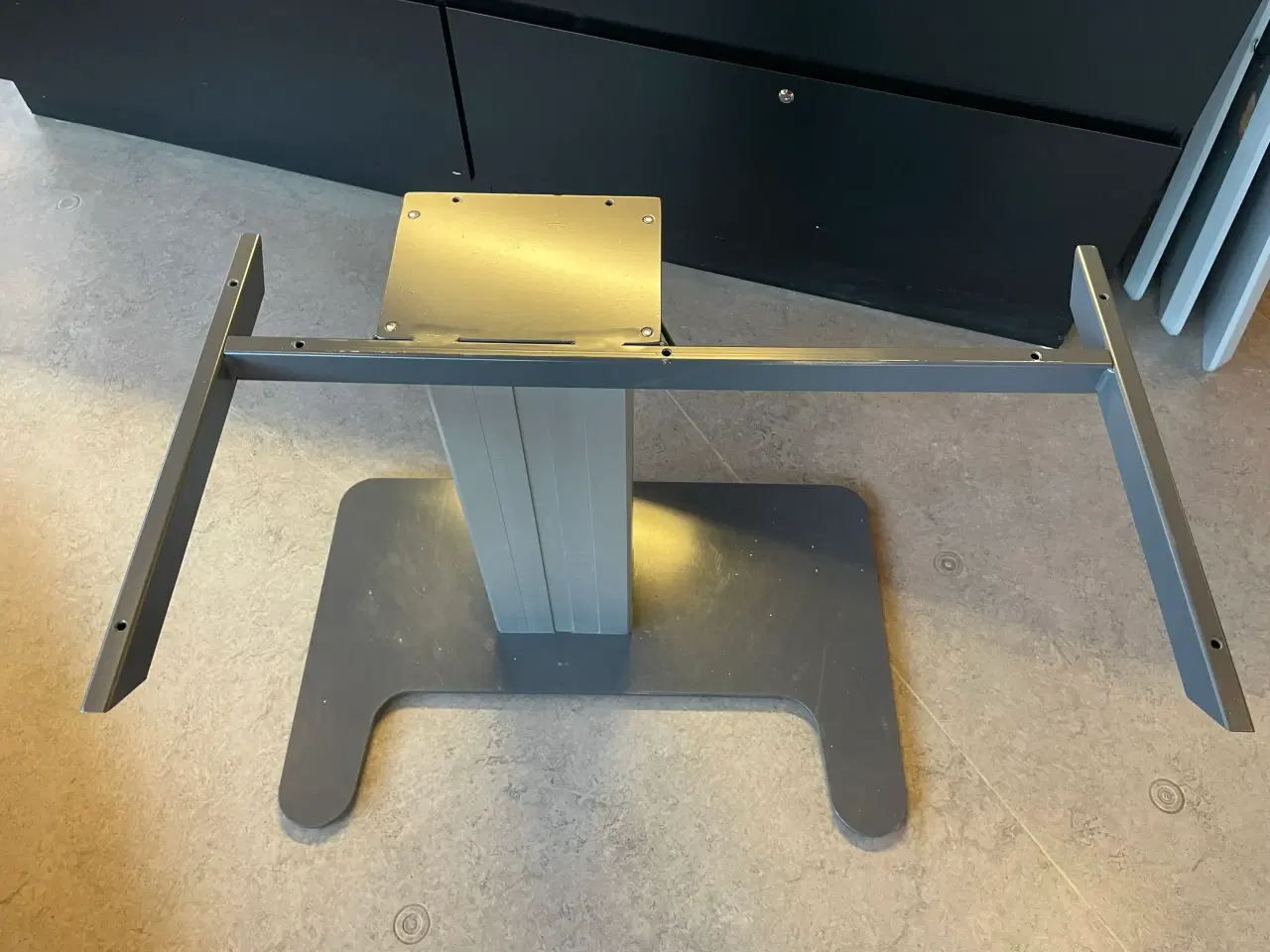 Billede 1 - Hæve/sænke bord. Linak.