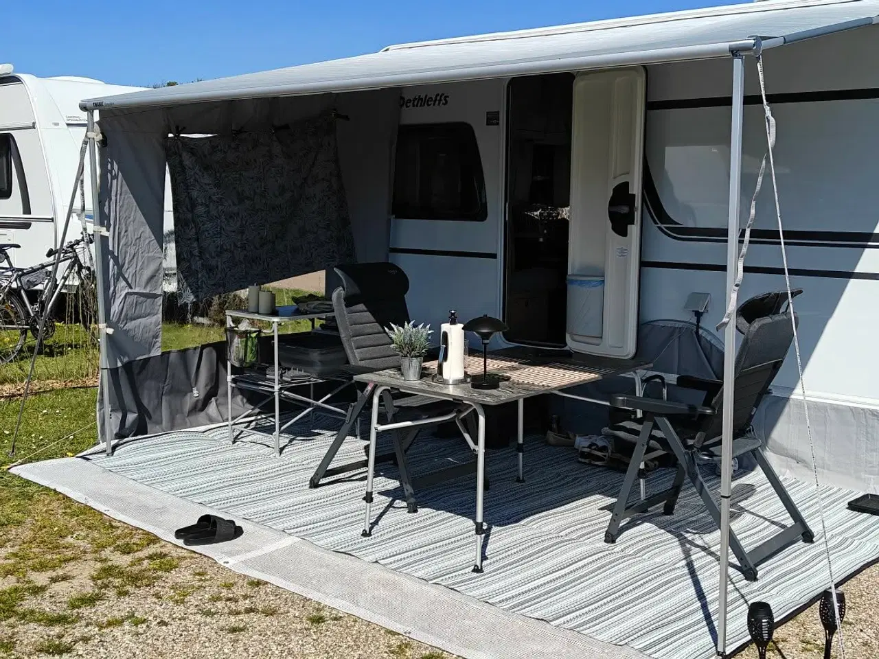 Billede 1 - Thule Omnistor 1200 4x2,5 m. inkl. Wecamp side.