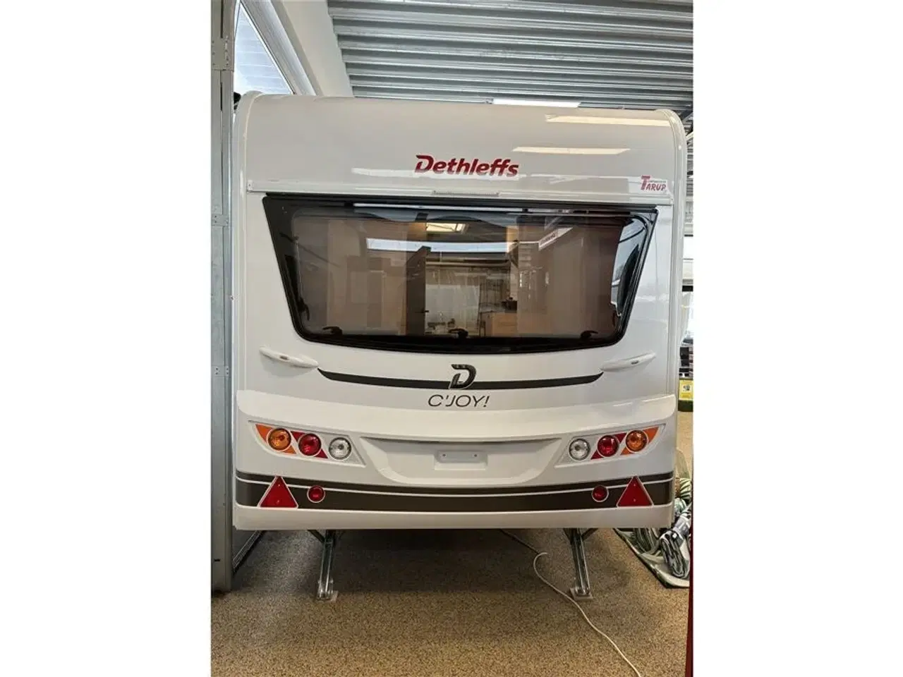 Billede 7 - 2026 - Dethleffs C'joy 460 LE   Enkeltsenge med udtræk til dobbeltseng, endesiddegruppe, varmt vand, blæservarme, spildevandstank,  kompressorkøleskab