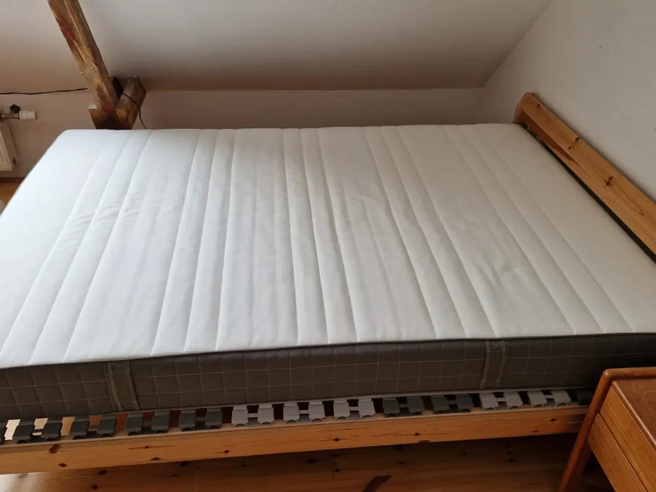 Billede 2 - Ekstra fast skummadras 140 x 195 IKEA