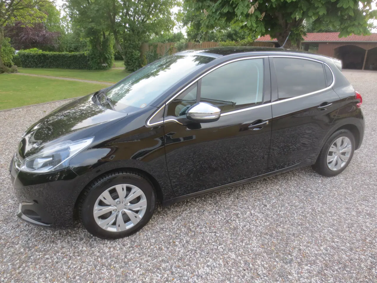 Billede 11 - Peugeot 208 1.6 Blue HDi  År 2017. Nysynet. 