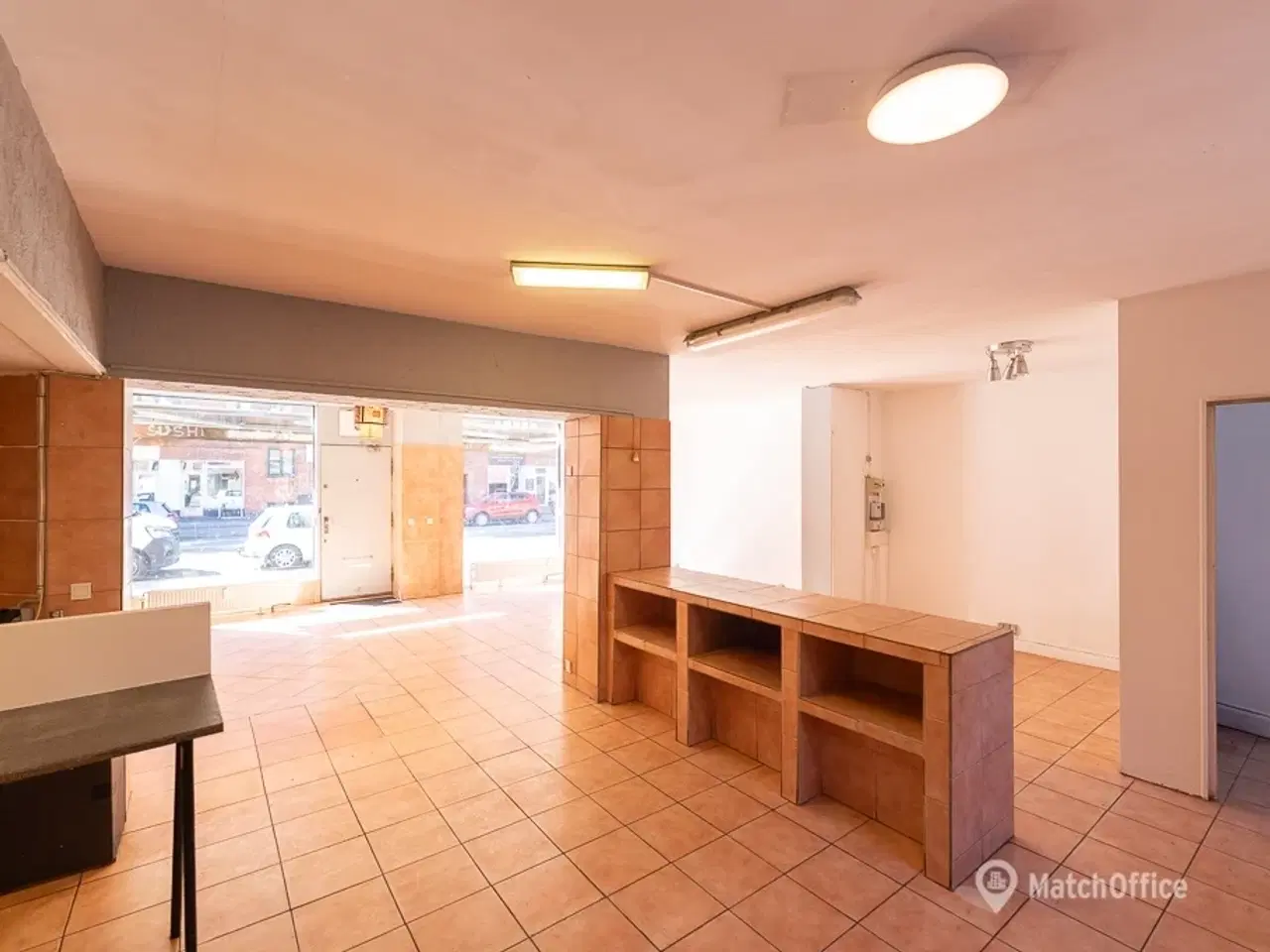 Billede 8 - UDLEJES: Butik med stort facadeparti. åben planløsning og mange muligheder