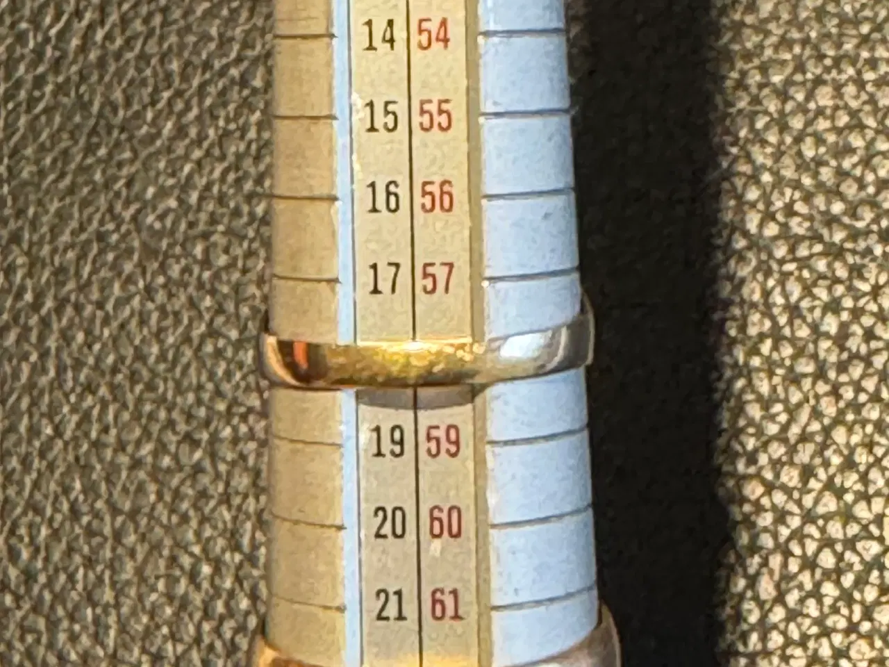 Billede 4 - Tre ringe i 14 karat guld med sten.