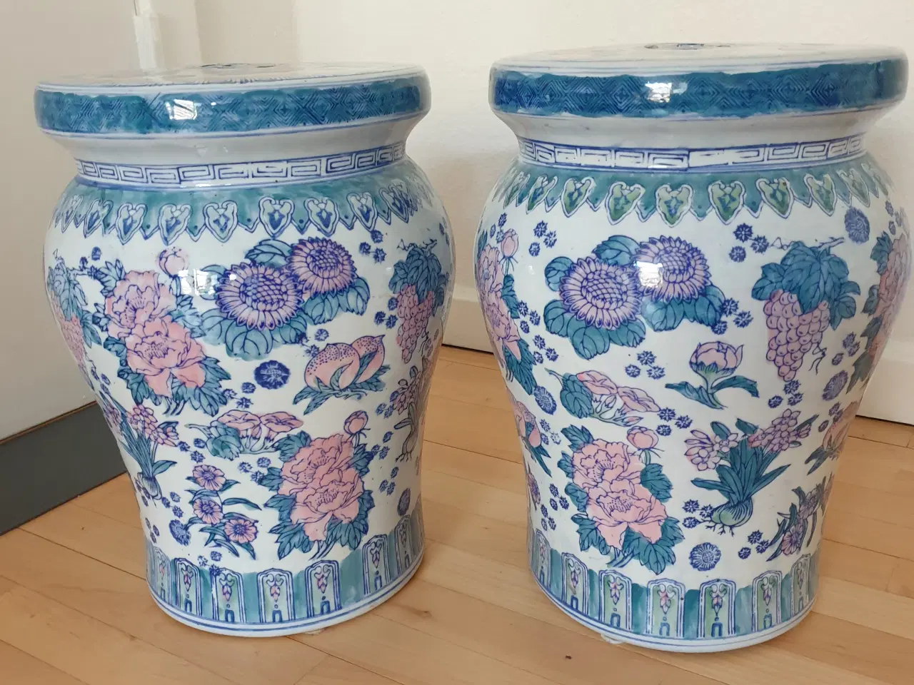 Billede 6 - Porcelæn Bordlampe med Bladrelief og stof skerm