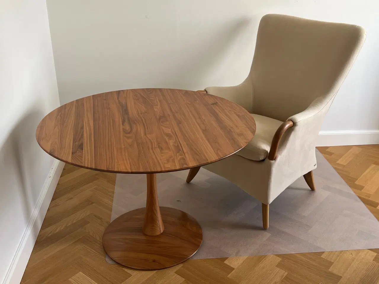 Billede 8 - 4 Nielaus lænestole i stof m/ ben, armlæn i valnød