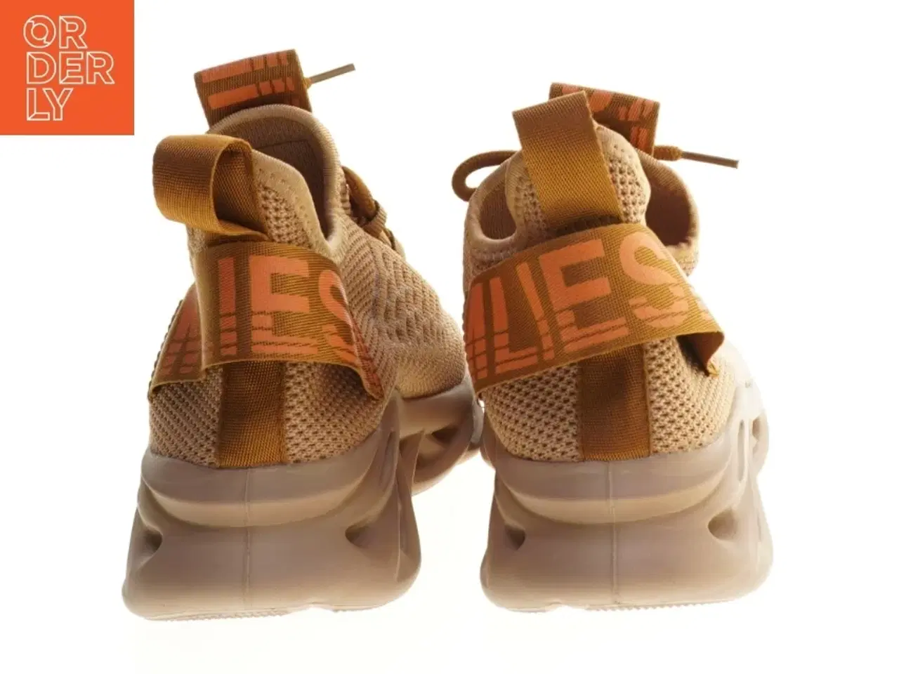 Billede 2 - Sportssko i str. 37 fra Smliesm (str. 37 )