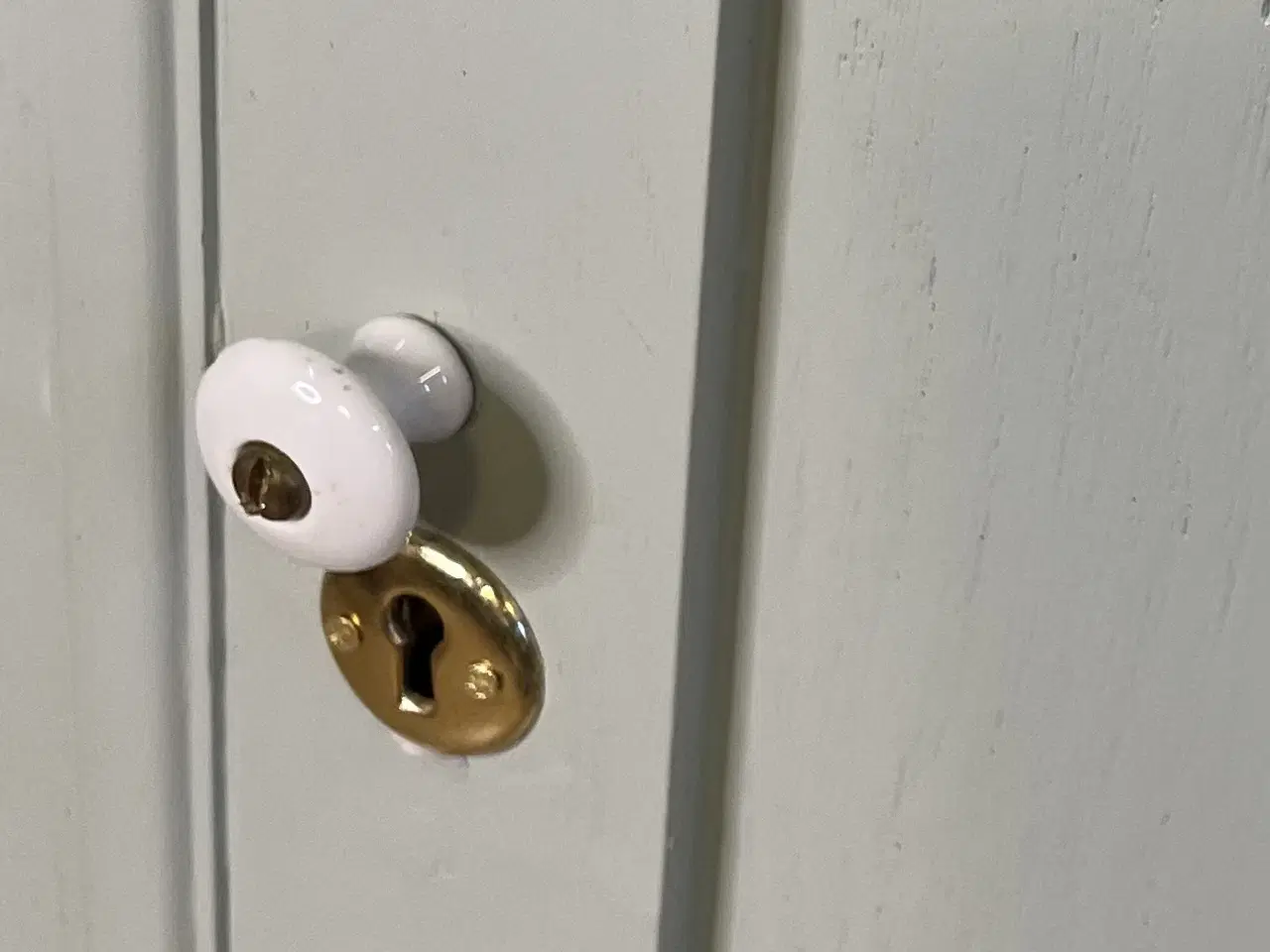 Billede 3 - Lille karlekammerskab 