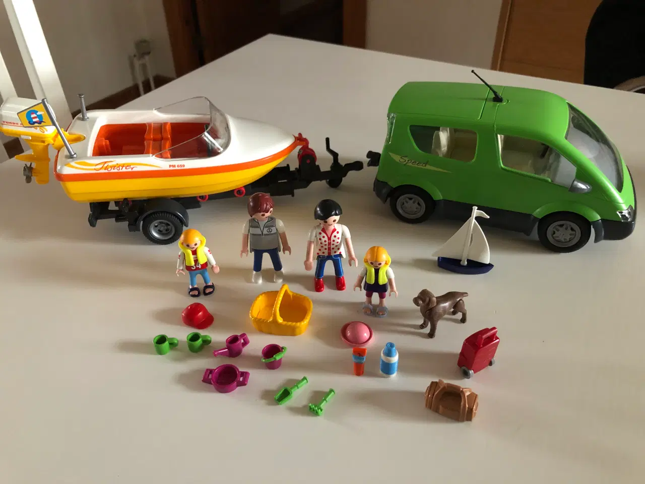 Billede 1 - Playmobil: Familiebil med båd (4144)