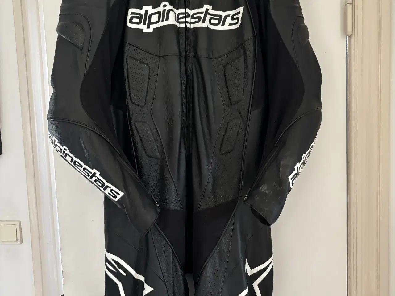 Billede 1 - Alpinestar MC heldragt i læder str. 52