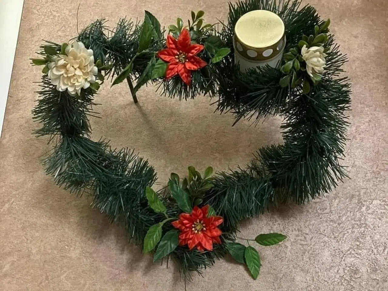 Billede 1 - Gravpynt. Pyntehjerte i jern med plads til 1 lys