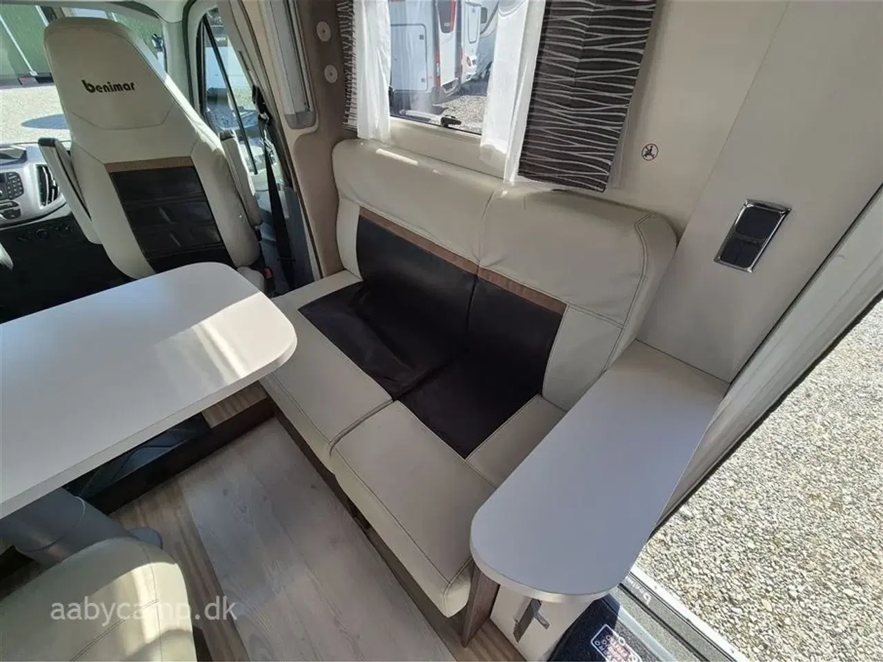 Billede 8 - 2019 - Benimar Tessoro 463   Markise. batteri. solcelle. lædersæder. undervognsbehandlet. Ekstra låse op Bil og Bo-del. fuld service frem til 98,000 km.