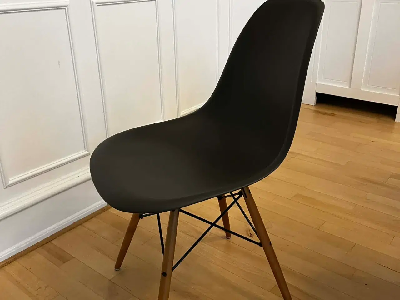 Billede 4 - 6x Charles Eames spisebordsstole – grå/egetræsben