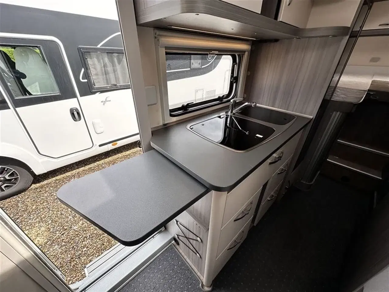 Billede 3 - 2022 - Hobby Ontour Edition V65 GE   Super velholdt enkeltsenges camper