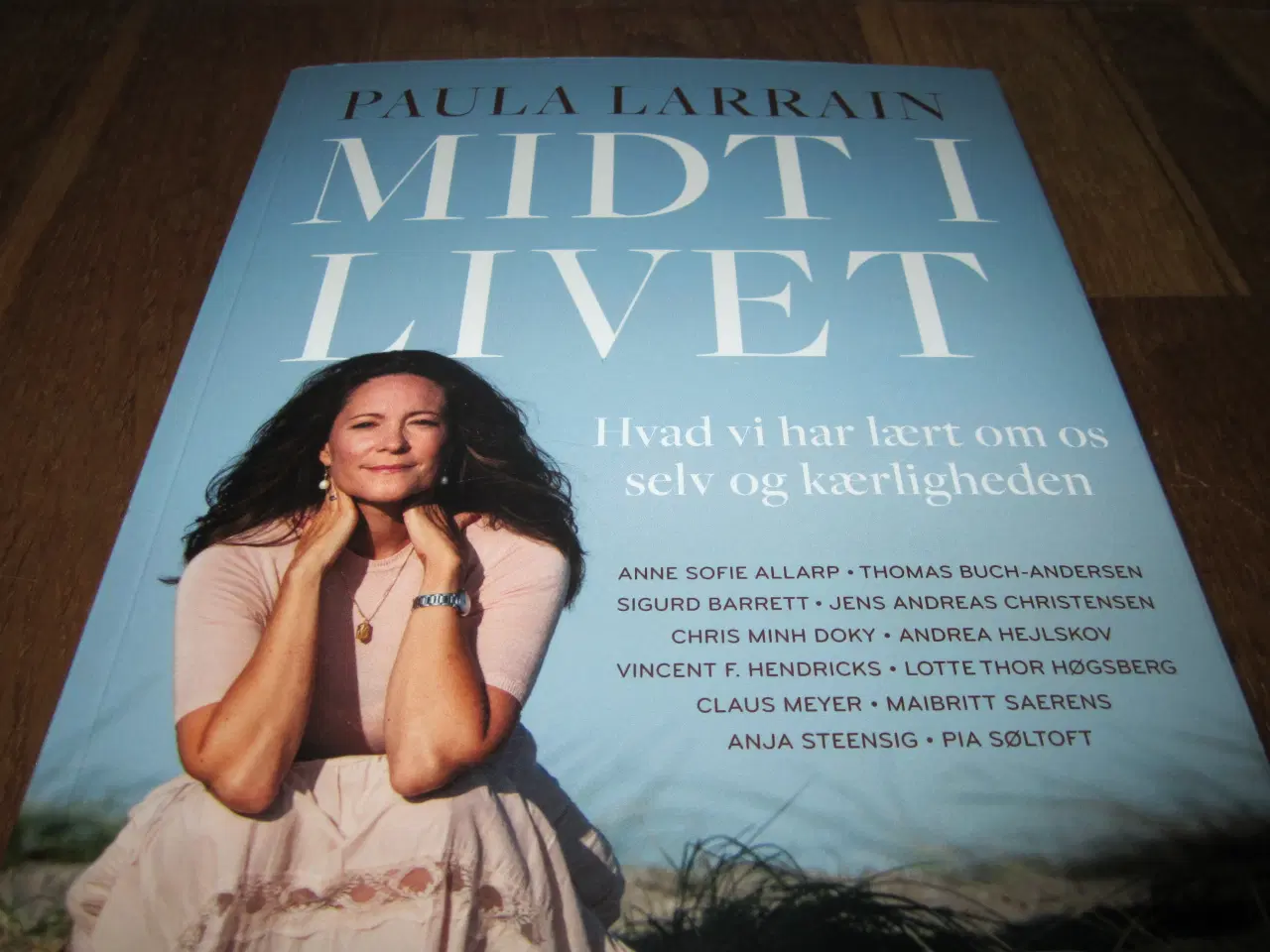 Billede 1 - Paula Larrain. MIDT I LIVET.