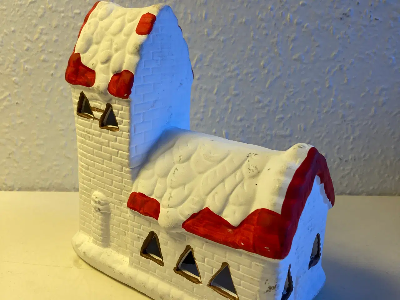 Billede 3 - Gl Julekirke med sne på taget