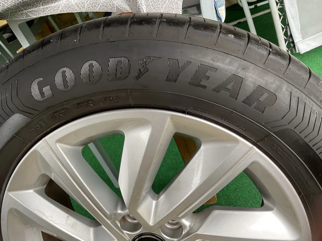 Billede 1 - Originale VW fælge med goodyear dæk