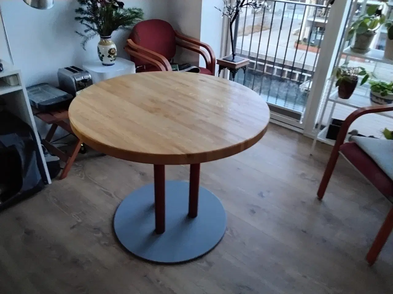 Billede 1 - Rundt bord med massiv bordplade