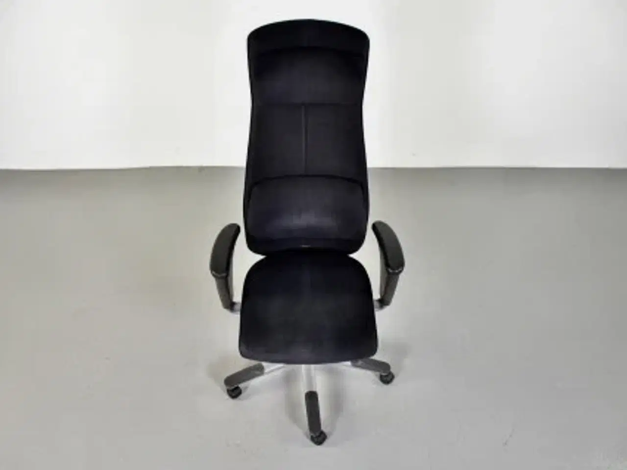 Billede 5 - Häg signet kontorstol i sort med armlæn og høj ryg